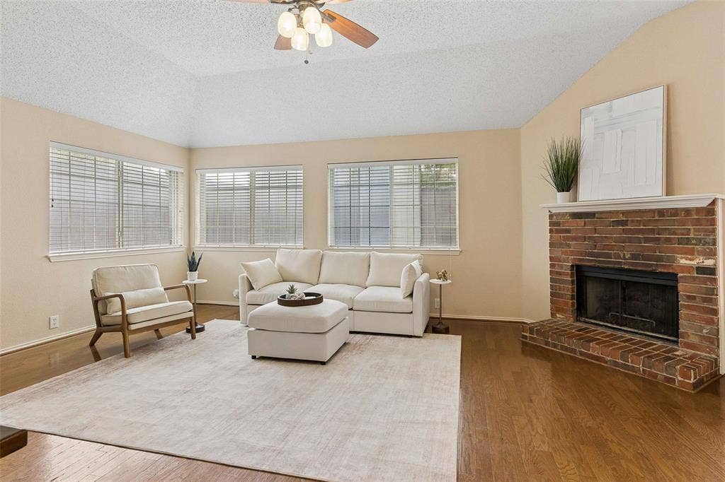 2104 Gent Drive, Plano, TX 75025 2104 Gent Drive, Plano, TX 75025
