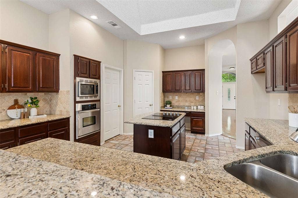 2104 Gent Drive, Plano, TX 75025 2104 Gent Drive, Plano, TX 75025