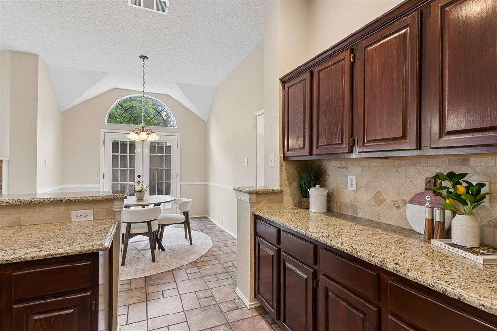 2104 Gent Drive, Plano, TX 75025 2104 Gent Drive, Plano, TX 75025