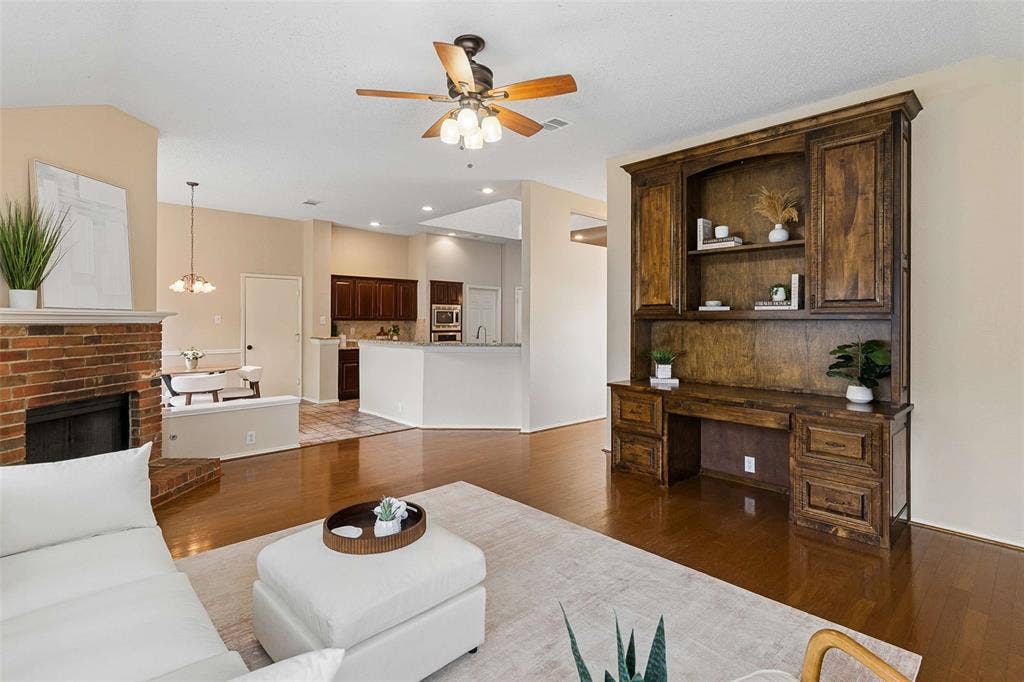 2104 Gent Drive, Plano, TX 75025 2104 Gent Drive, Plano, TX 75025