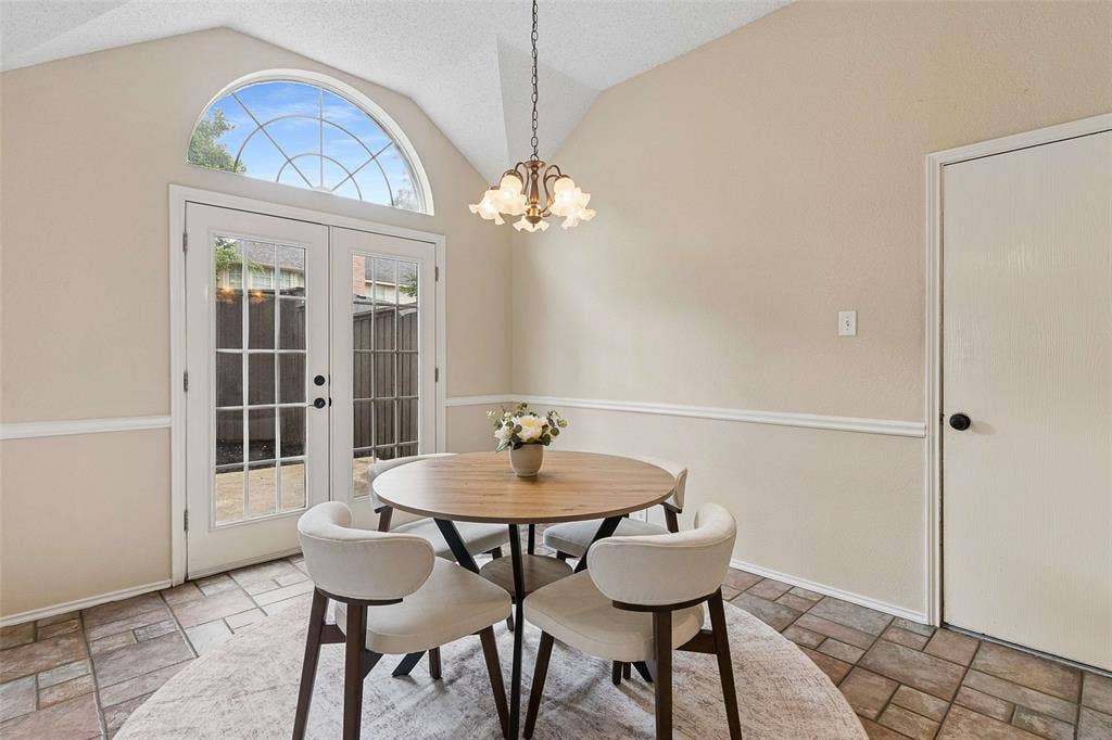 2104 Gent Drive, Plano, TX 75025 2104 Gent Drive, Plano, TX 75025