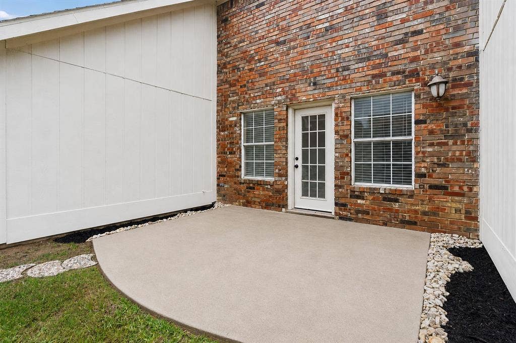 2104 Gent Drive, Plano, TX 75025 2104 Gent Drive, Plano, TX 75025