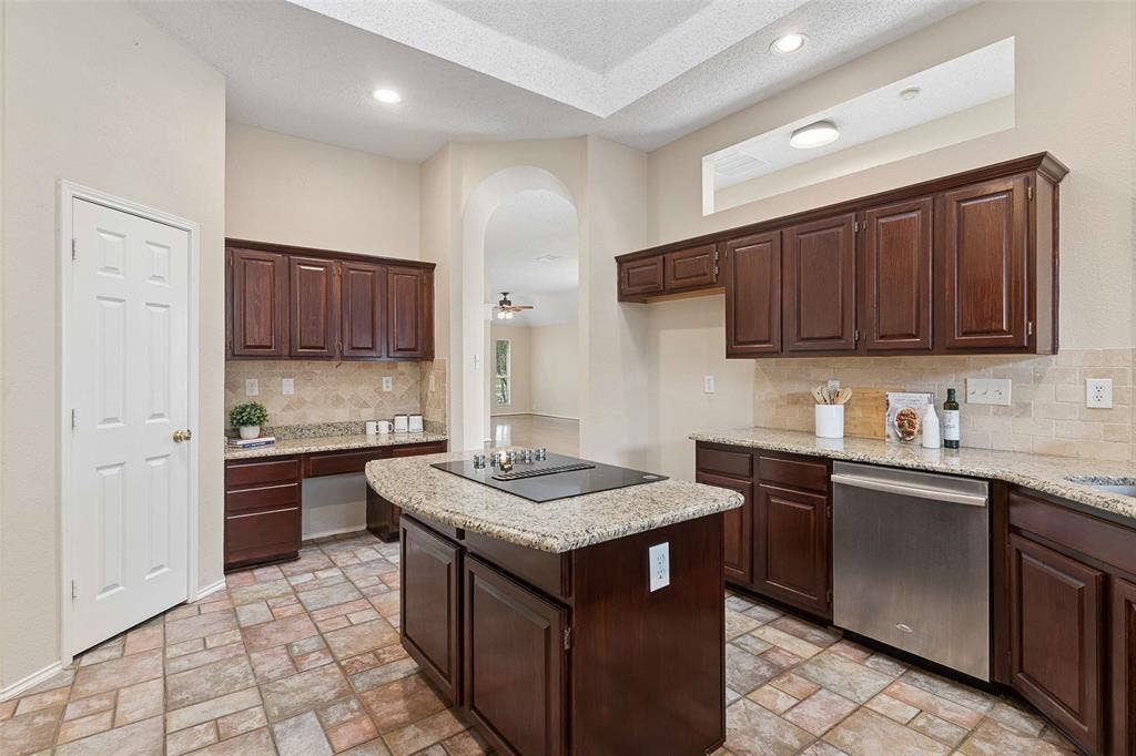 2104 Gent Drive, Plano, TX 75025 2104 Gent Drive, Plano, TX 75025