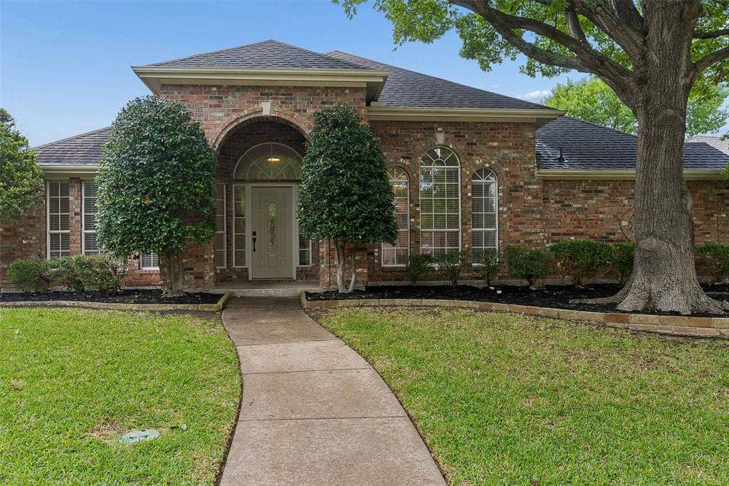 2104 Gent Drive, Plano, TX 75025 2104 Gent Drive, Plano, TX 75025