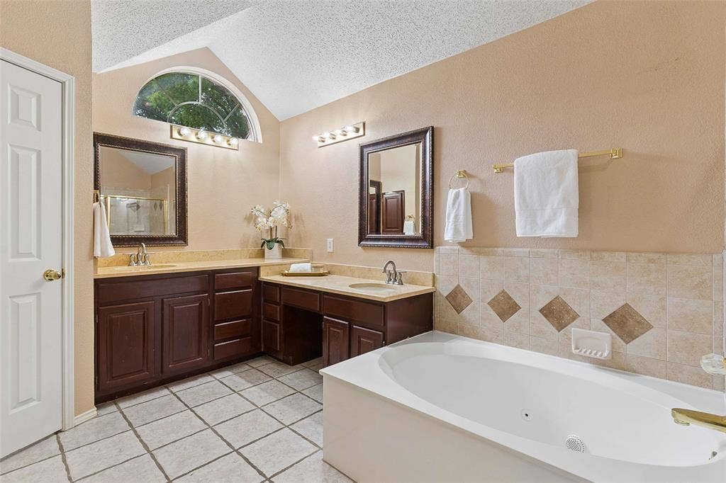 2104 Gent Drive, Plano, TX 75025 2104 Gent Drive, Plano, TX 75025