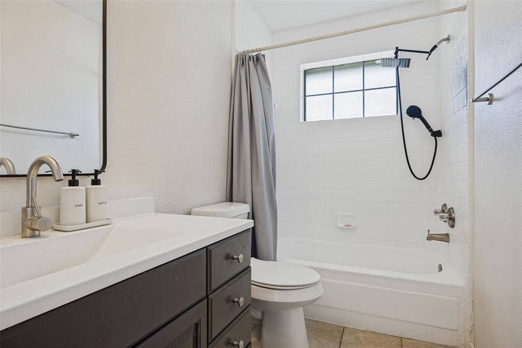 8205 Pacific Pearl Drive, Rowlett, TX 75089 8205 Pacific Pearl Drive, Rowlett, TX 75089