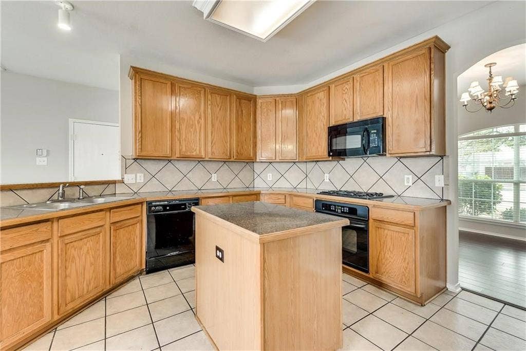 409 Knoll Park Court, McKinney, TX 75072 409 Knoll Park Court, McKinney, TX 75072