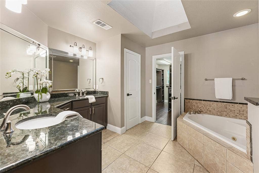 4007 Brownstone Court, Dallas, TX 75204