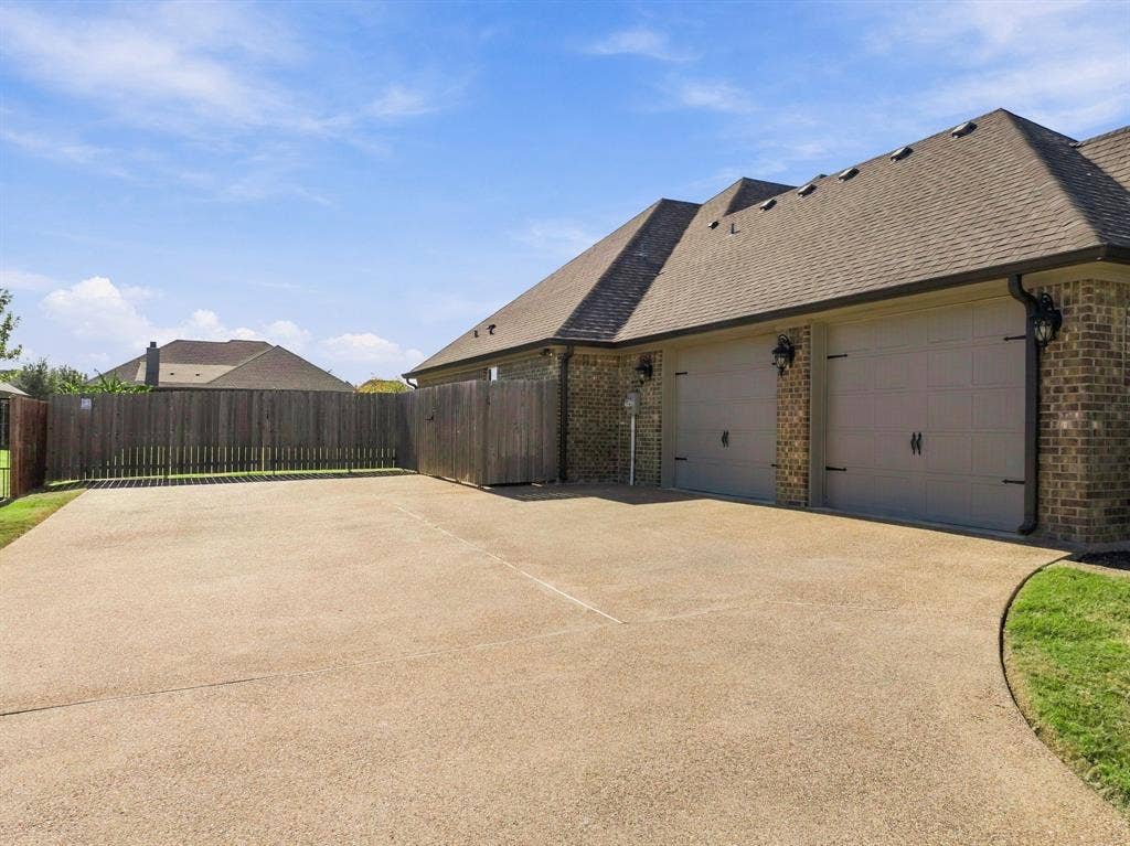 616 Hunton Lane, Robinson, TX 76706