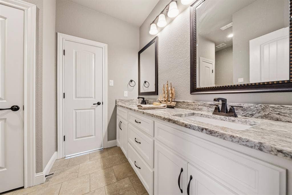 616 Hunton Lane, Robinson, TX 76706