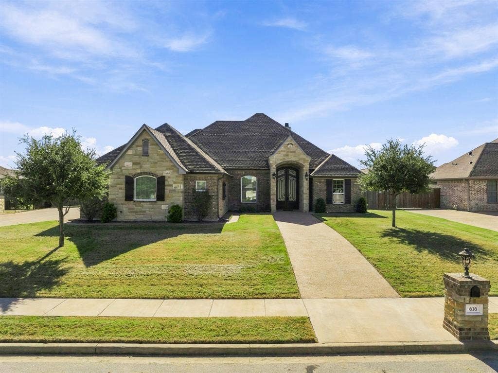 616 Hunton Lane, Robinson, TX 76706
