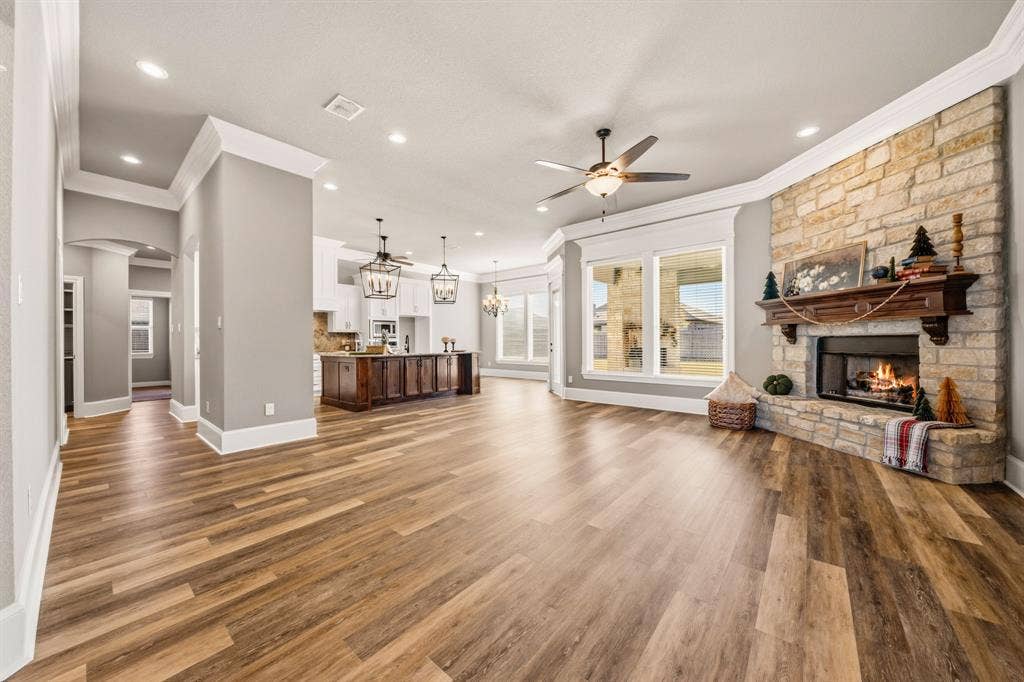 616 Hunton Lane, Robinson, TX 76706