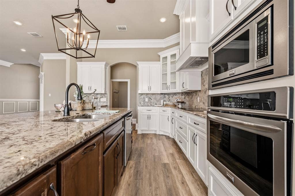 616 Hunton Lane, Robinson, TX 76706