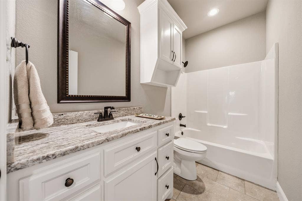 616 Hunton Lane, Robinson, TX 76706