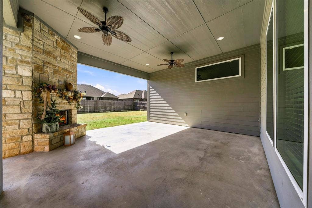 616 Hunton Lane, Robinson, TX 76706