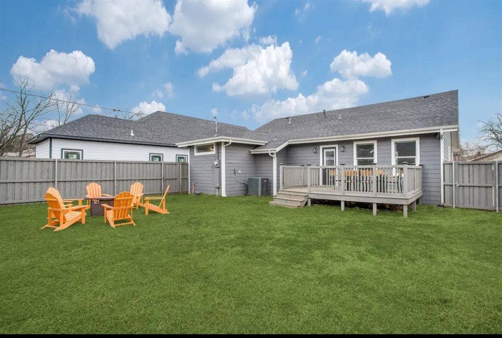 1606 W 12th Street, Dallas, TX 75208 Fenced backyard featuring an elevated wood deck and a level lawn