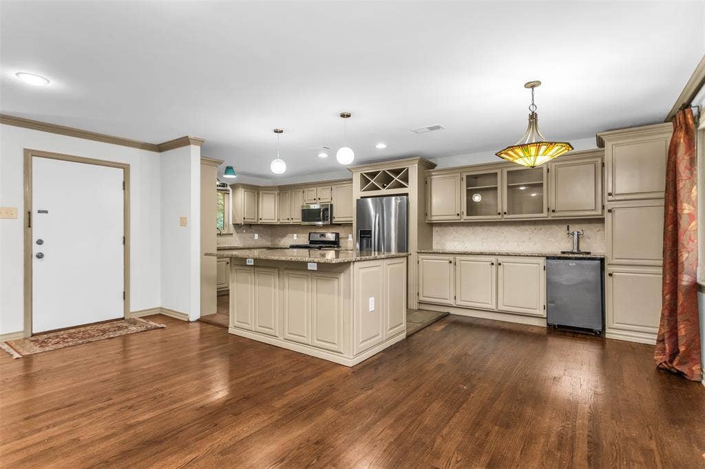 924 Sylvania Drive, Dallas, TX 75218