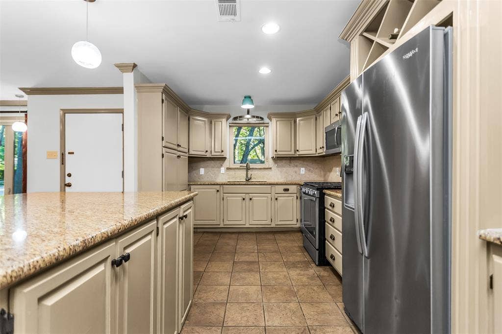 924 Sylvania Drive, Dallas, TX 75218