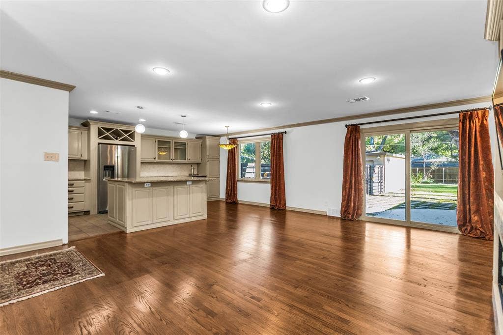 924 Sylvania Drive, Dallas, TX 75218