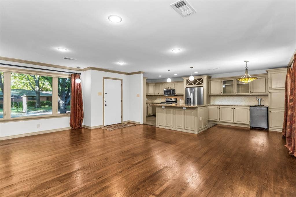 924 Sylvania Drive, Dallas, TX 75218
