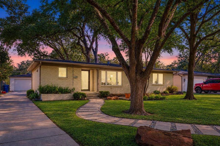 Property photo for 924 Sylvania Drive, Dallas, TX