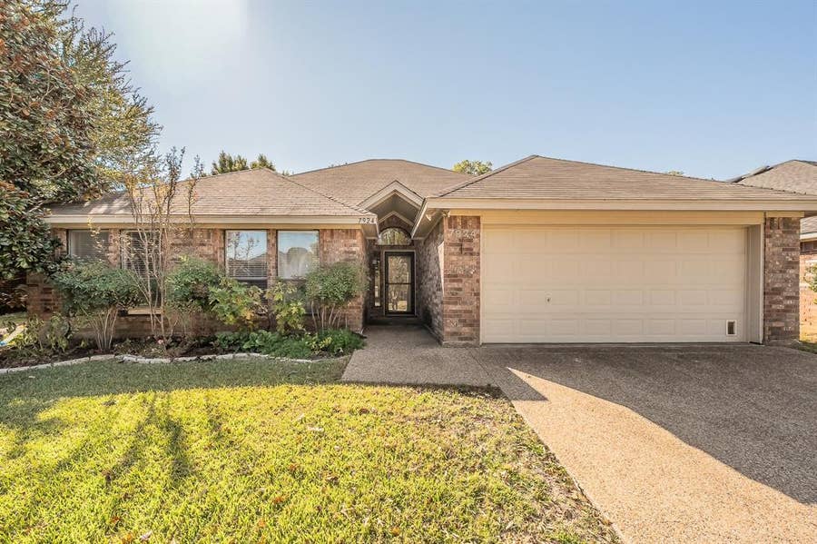 Property photo for 7924 Fox Chase Drive, Arlington, TX