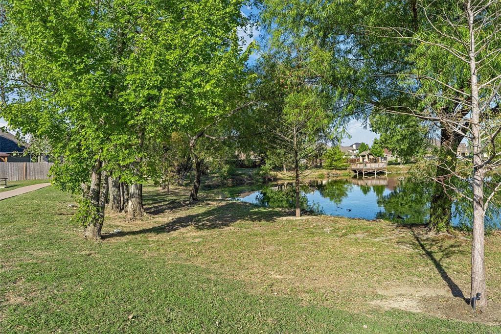 10521 Arabella Lane, Waco, TX 76708 Neighborhood pond