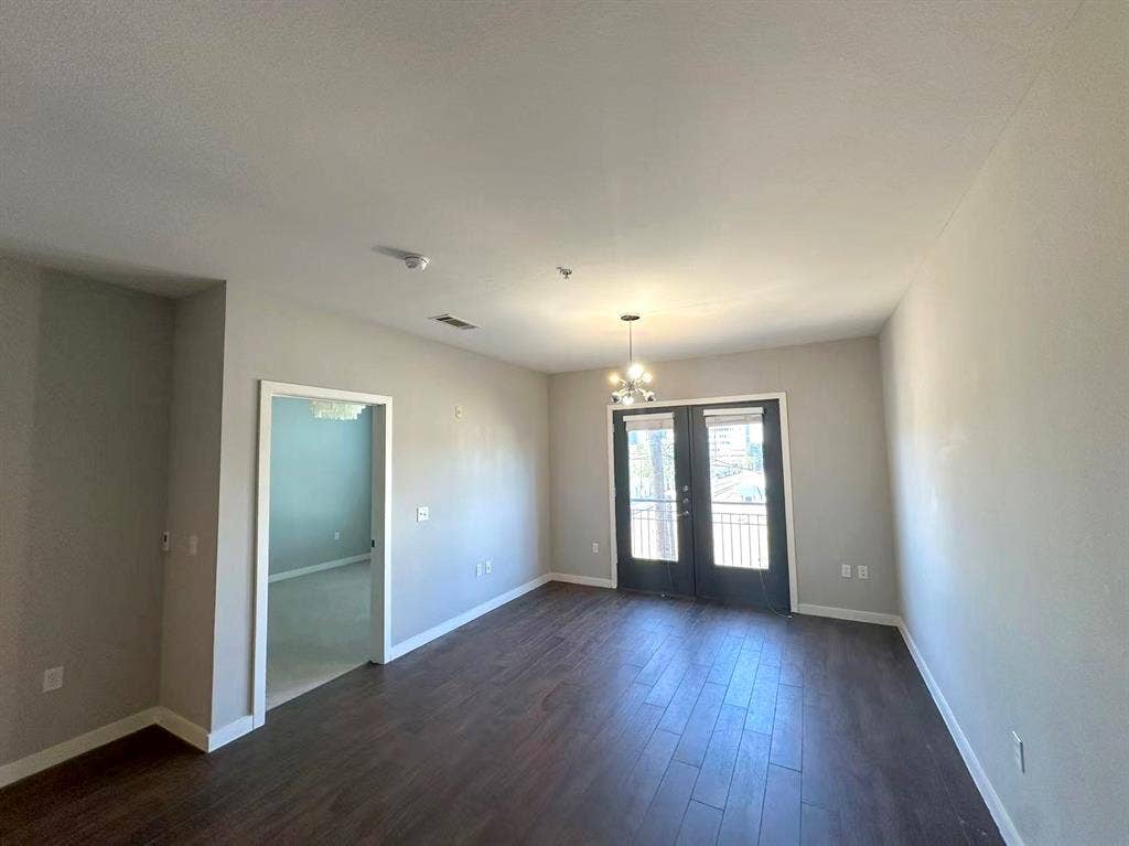 5609 Smu Boulevard, #305, Dallas, TX 75206 5609 Smu Boulevard, #305, Dallas, TX 75206
