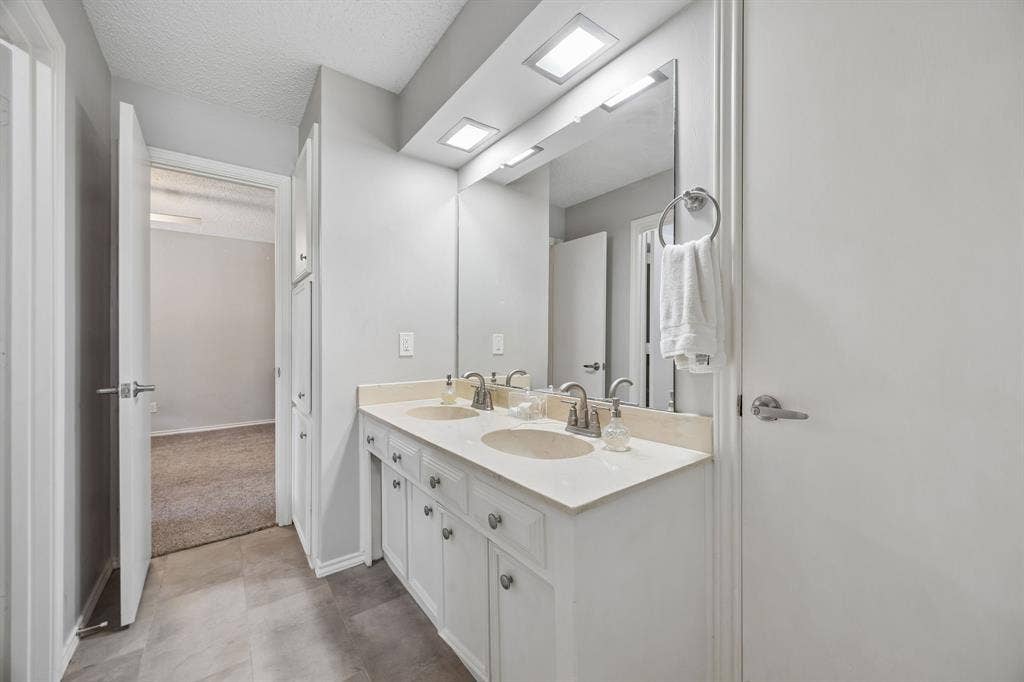 3321 Canoncita Lane, Plano, TX 75023 3321 Canoncita Lane, Plano, TX 75023