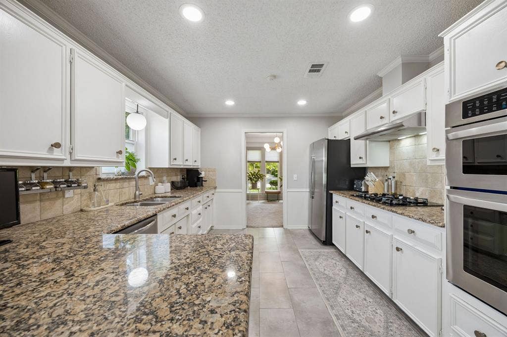 3321 Canoncita Lane, Plano, TX 75023 3321 Canoncita Lane, Plano, TX 75023