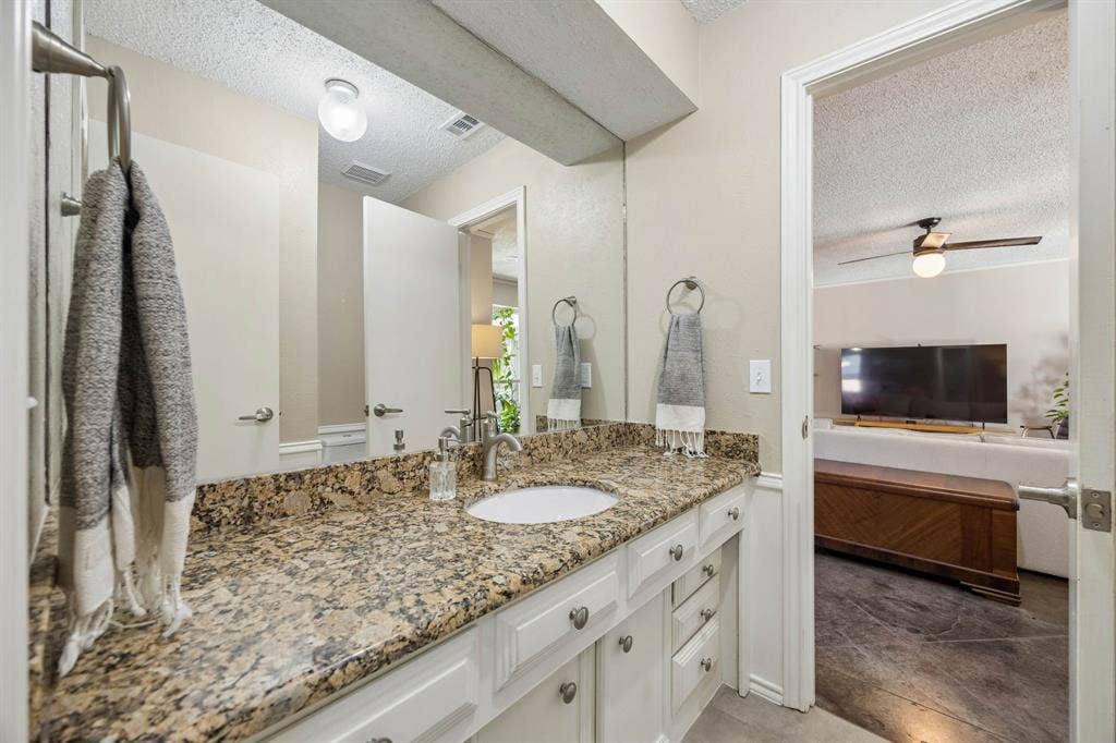 3321 Canoncita Lane, Plano, TX 75023 3321 Canoncita Lane, Plano, TX 75023