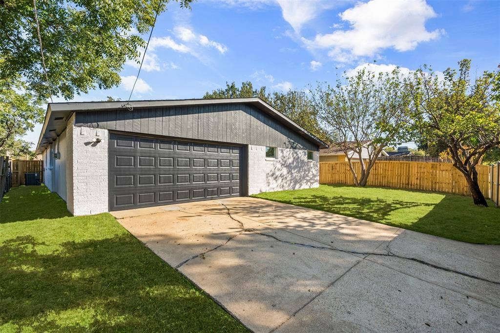717 Bluebonnet Drive, Grand Prairie, TX 75052