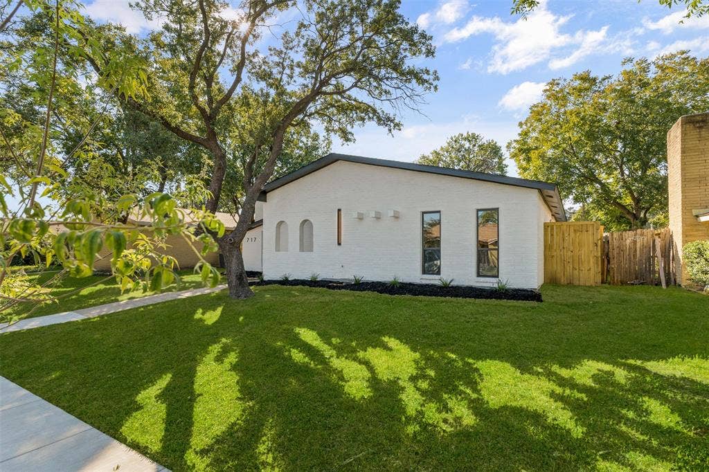 717 Bluebonnet Drive, Grand Prairie, TX 75052