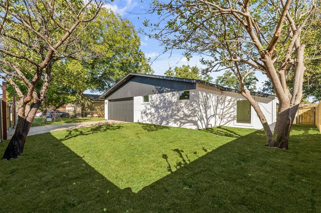 717 Bluebonnet Drive, Grand Prairie, TX 75052