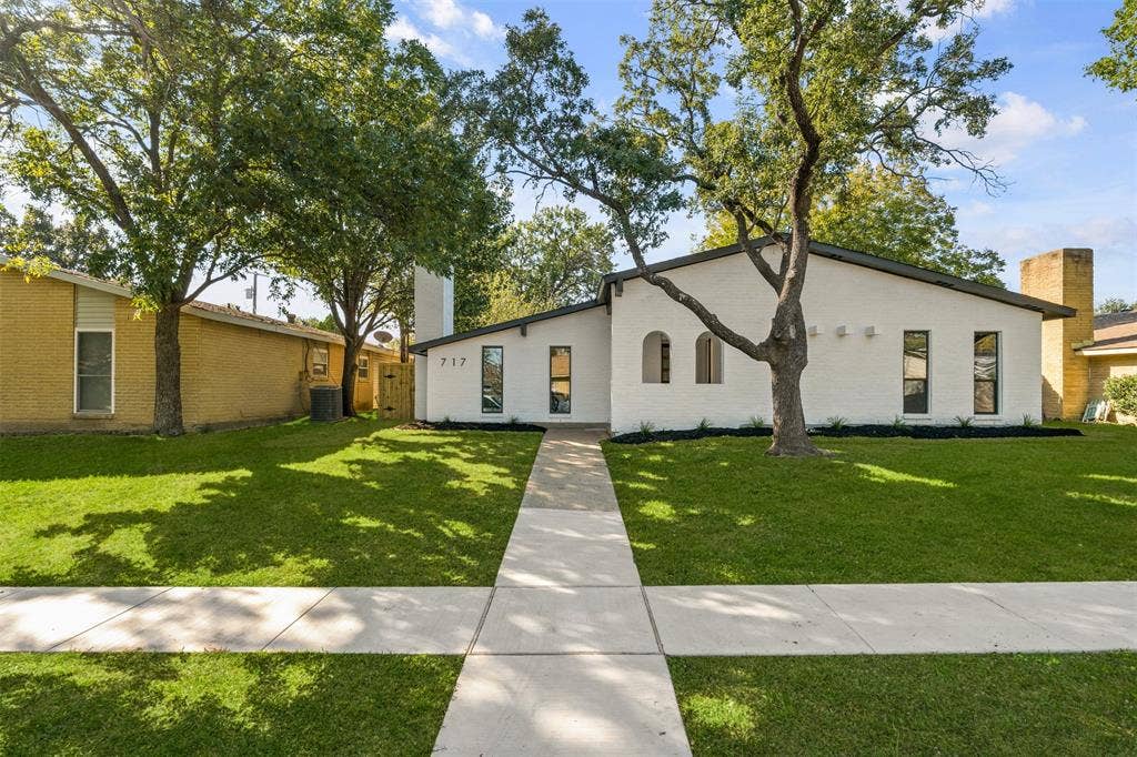 717 Bluebonnet Drive, Grand Prairie, TX 75052