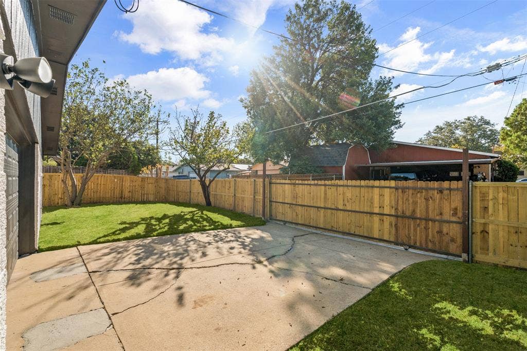 717 Bluebonnet Drive, Grand Prairie, TX 75052