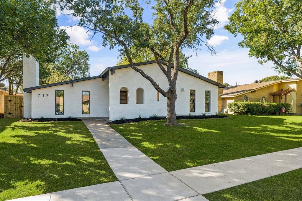 717 Bluebonnet Drive, Grand Prairie, TX 75052