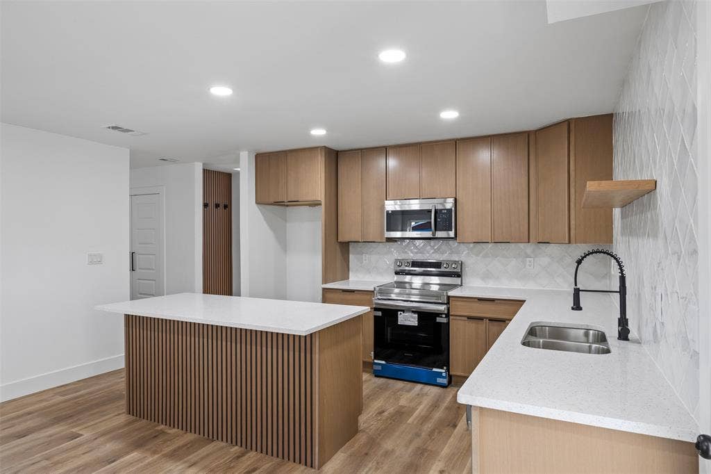 717 Bluebonnet Drive, Grand Prairie, TX 75052