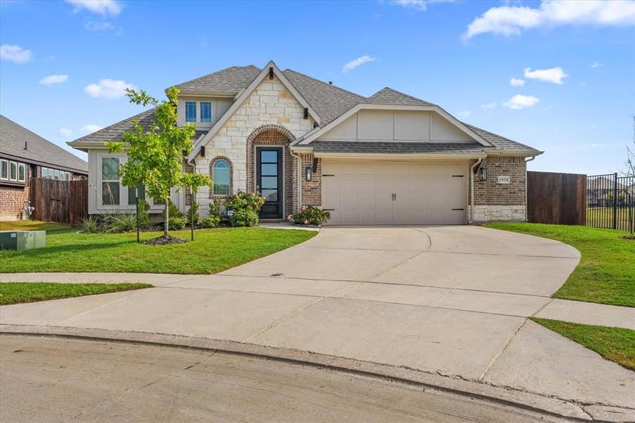 Property photo for 1958 Snowball Lane, Glenn Heights, TX