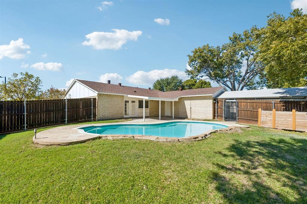 1902 Edna Smith Drive, Garland, TX 75040 1902 Edna Smith Drive, Garland, TX 75040