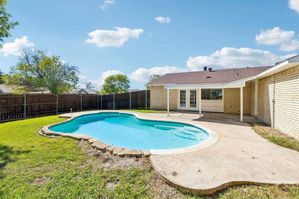 1902 Edna Smith Drive, Garland, TX 75040 1902 Edna Smith Drive, Garland, TX 75040