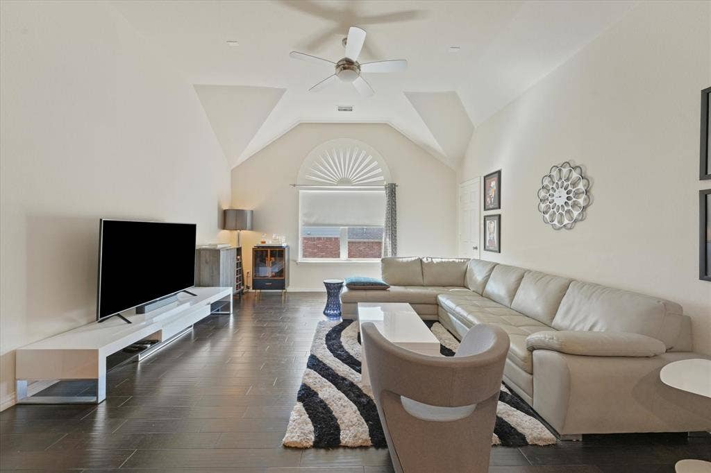 10404 Mateo Trail, Irving, TX 75063 10404 Mateo Trail, Irving, TX 75063