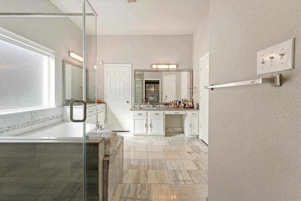 10404 Mateo Trail, Irving, TX 75063 10404 Mateo Trail, Irving, TX 75063