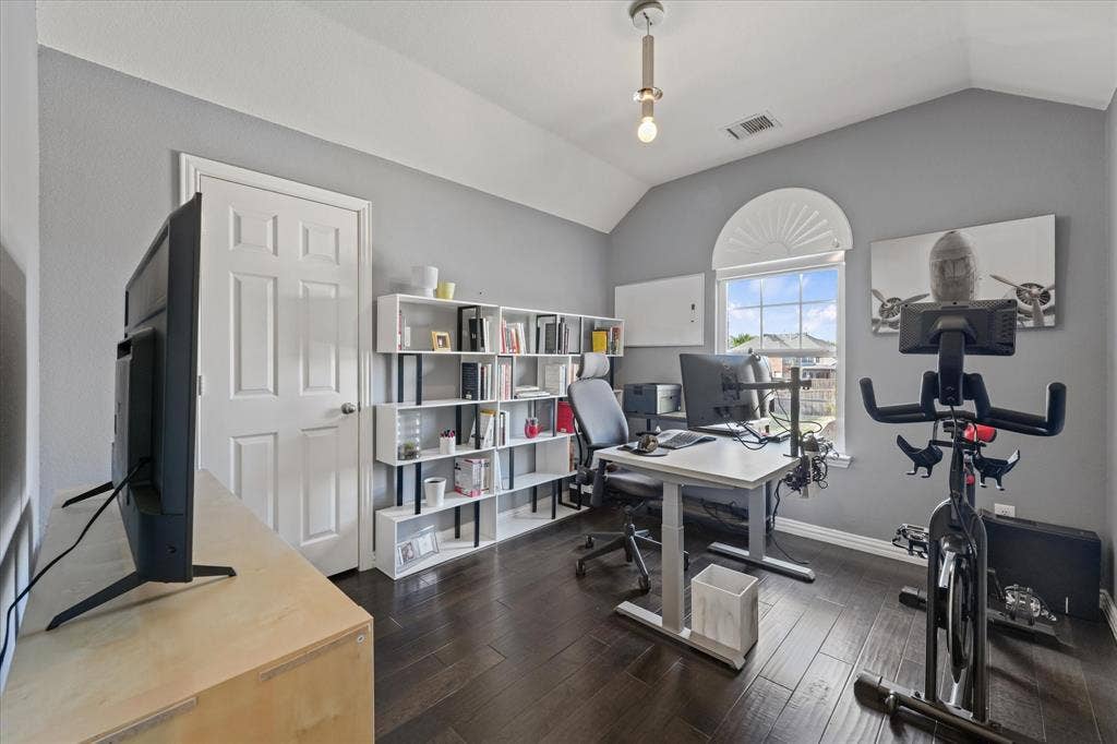10404 Mateo Trail, Irving, TX 75063 10404 Mateo Trail, Irving, TX 75063