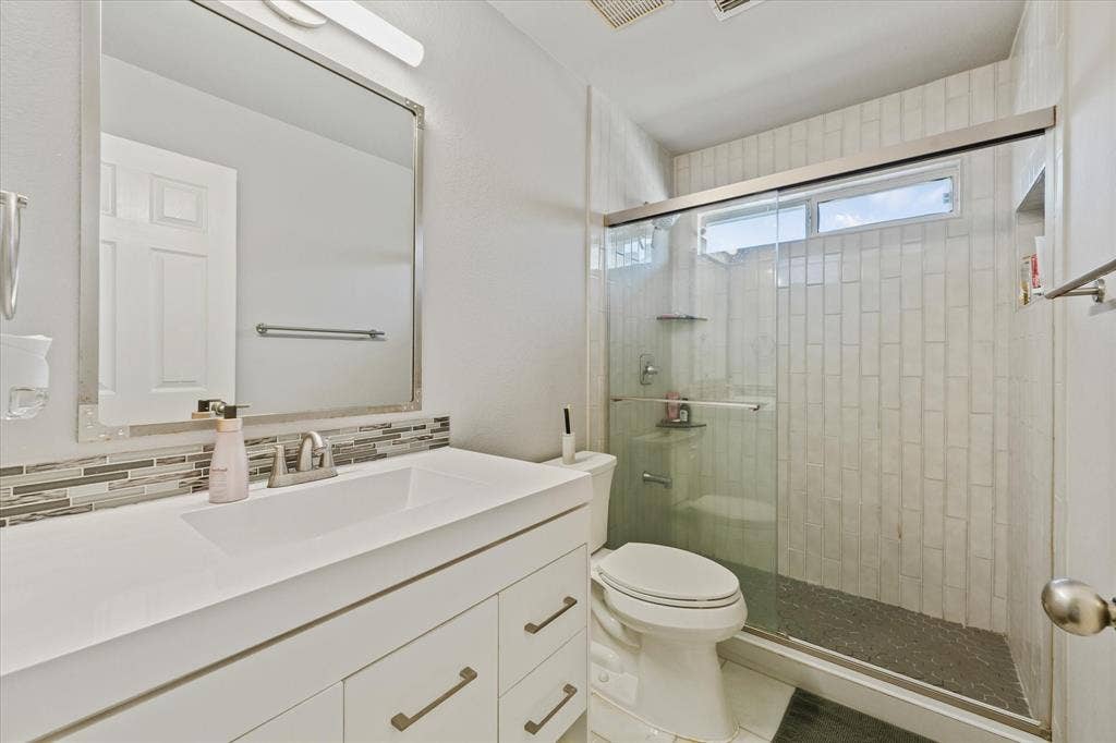 10404 Mateo Trail, Irving, TX 75063 10404 Mateo Trail, Irving, TX 75063