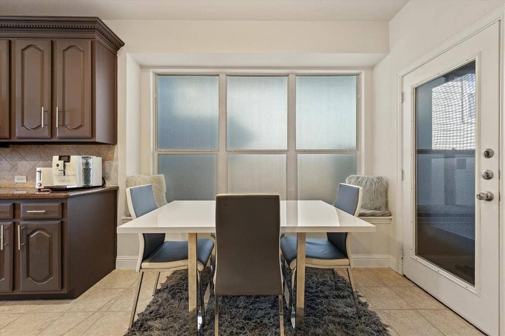 10404 Mateo Trail, Irving, TX 75063 10404 Mateo Trail, Irving, TX 75063