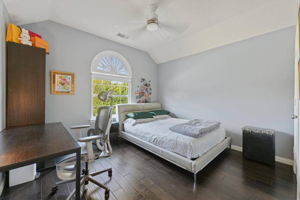 10404 Mateo Trail, Irving, TX 75063 10404 Mateo Trail, Irving, TX 75063
