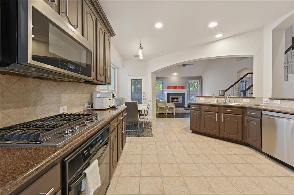 10404 Mateo Trail, Irving, TX 75063 10404 Mateo Trail, Irving, TX 75063