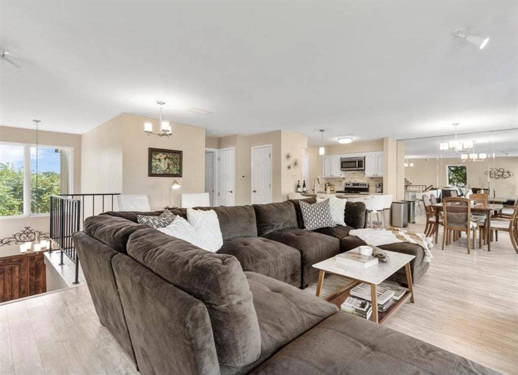 5016 Elms Court, Granbury, TX 76049 5016 Elms Court, Granbury, TX 76049
