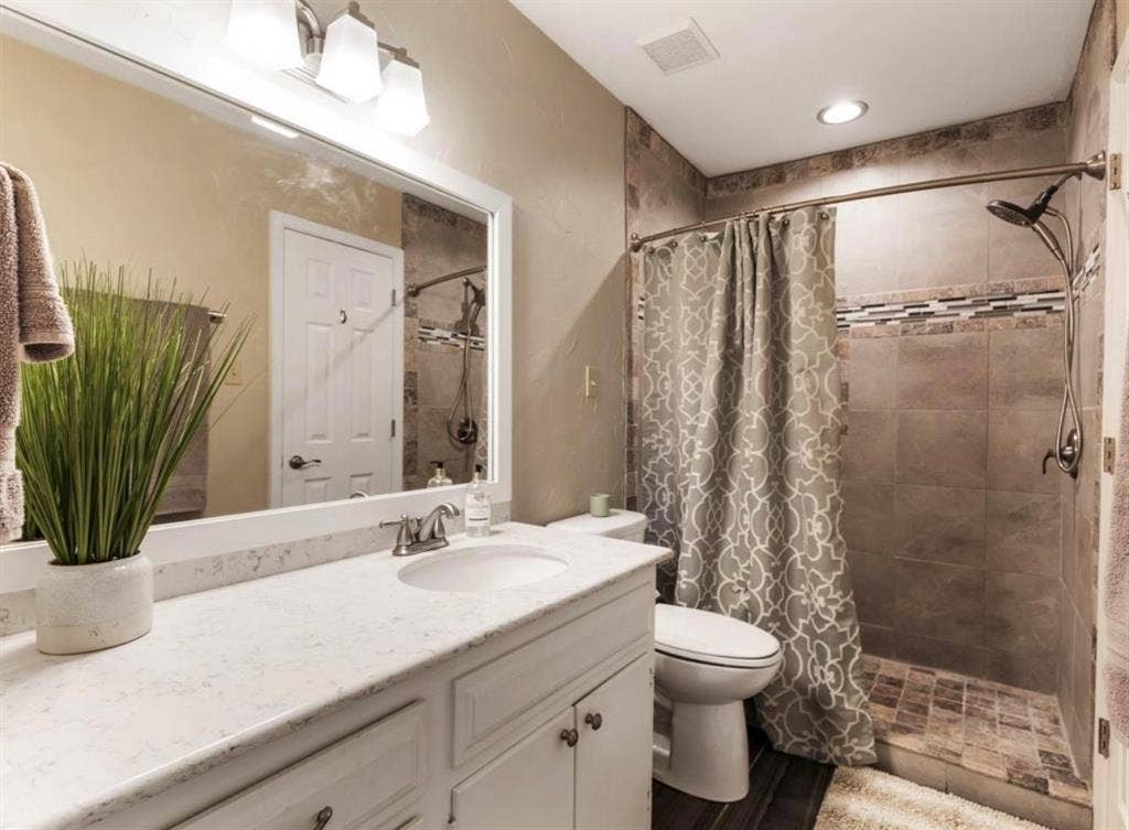 5016 Elms Court, Granbury, TX 76049 5016 Elms Court, Granbury, TX 76049